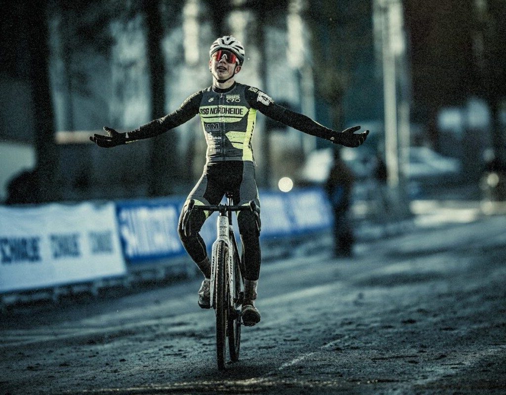 9359_DM_26_Z09_5402-Exposure